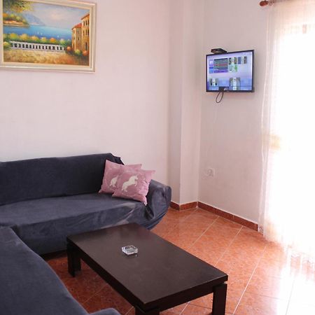Crew Hostel Tirana Bagian luar foto