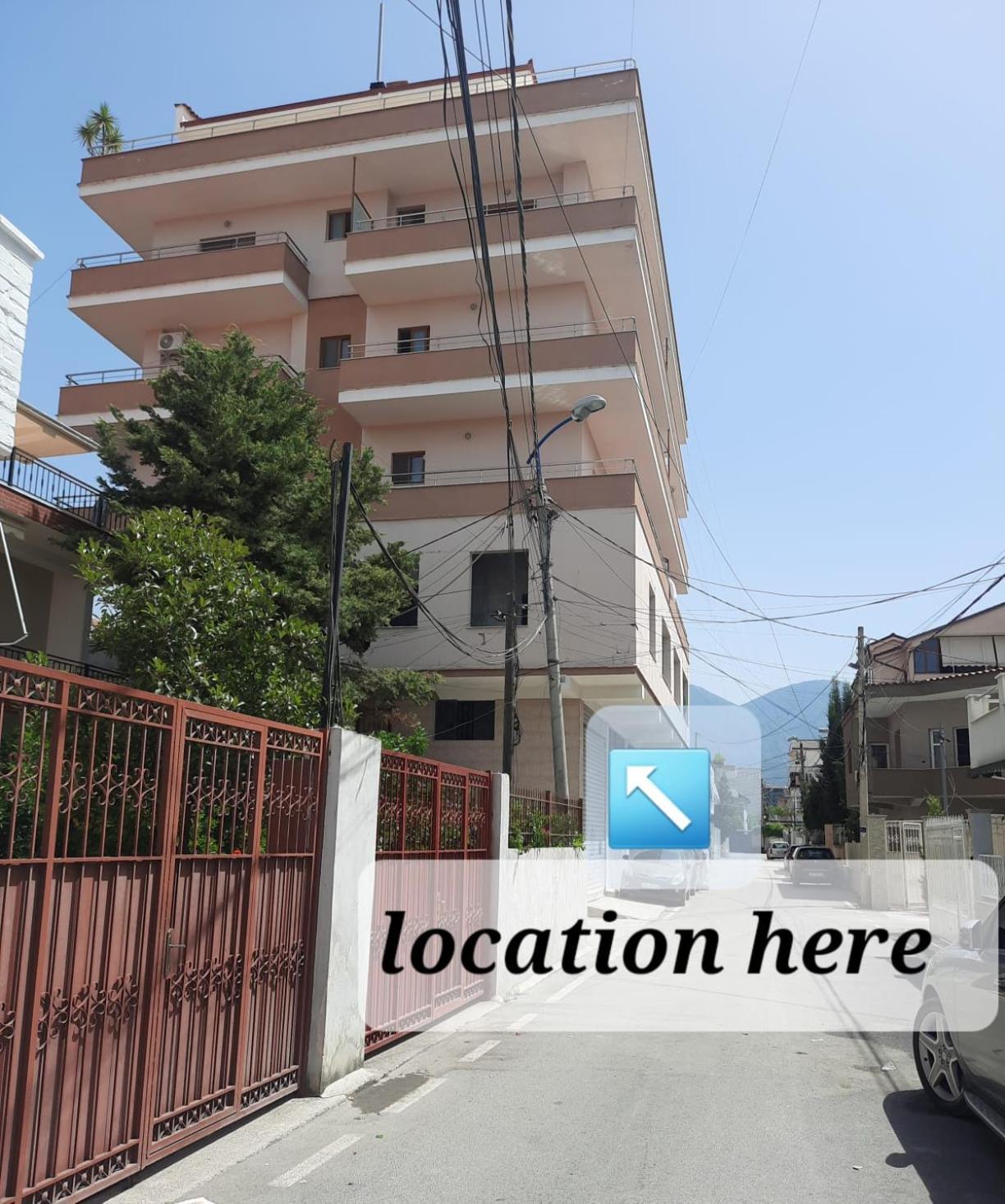 Crew Hostel Tirana Bagian luar foto