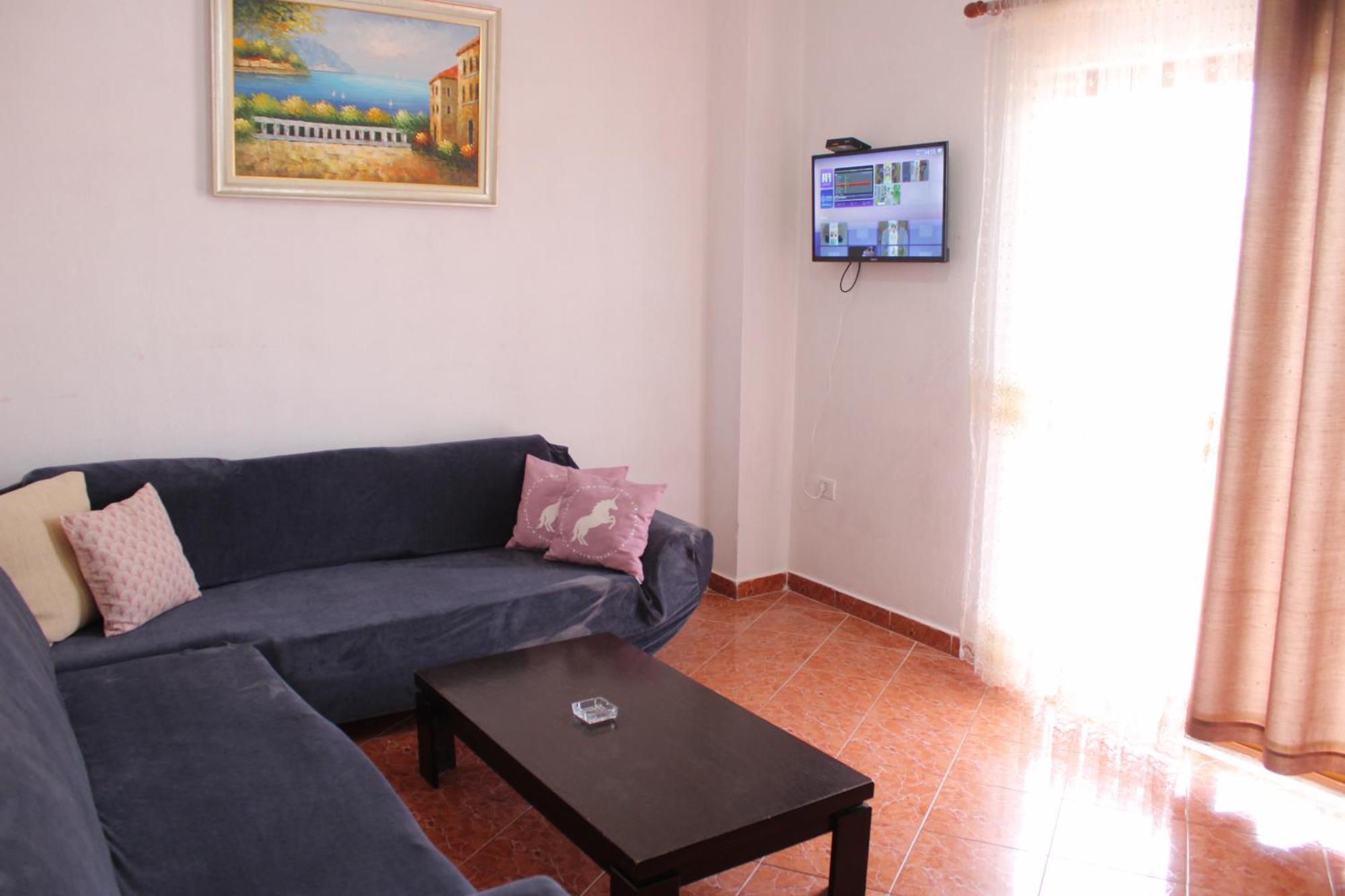 Crew Hostel Tirana Bagian luar foto