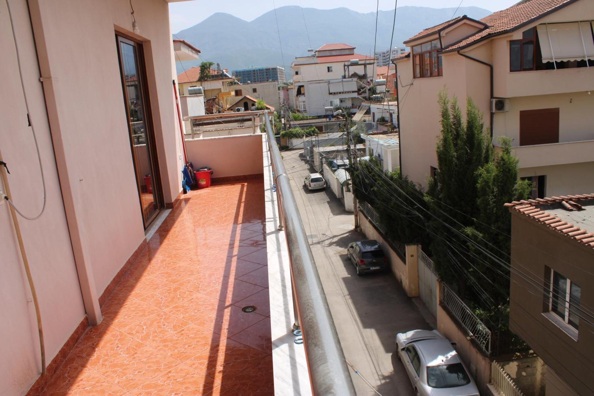 Crew Hostel Tirana Bagian luar foto