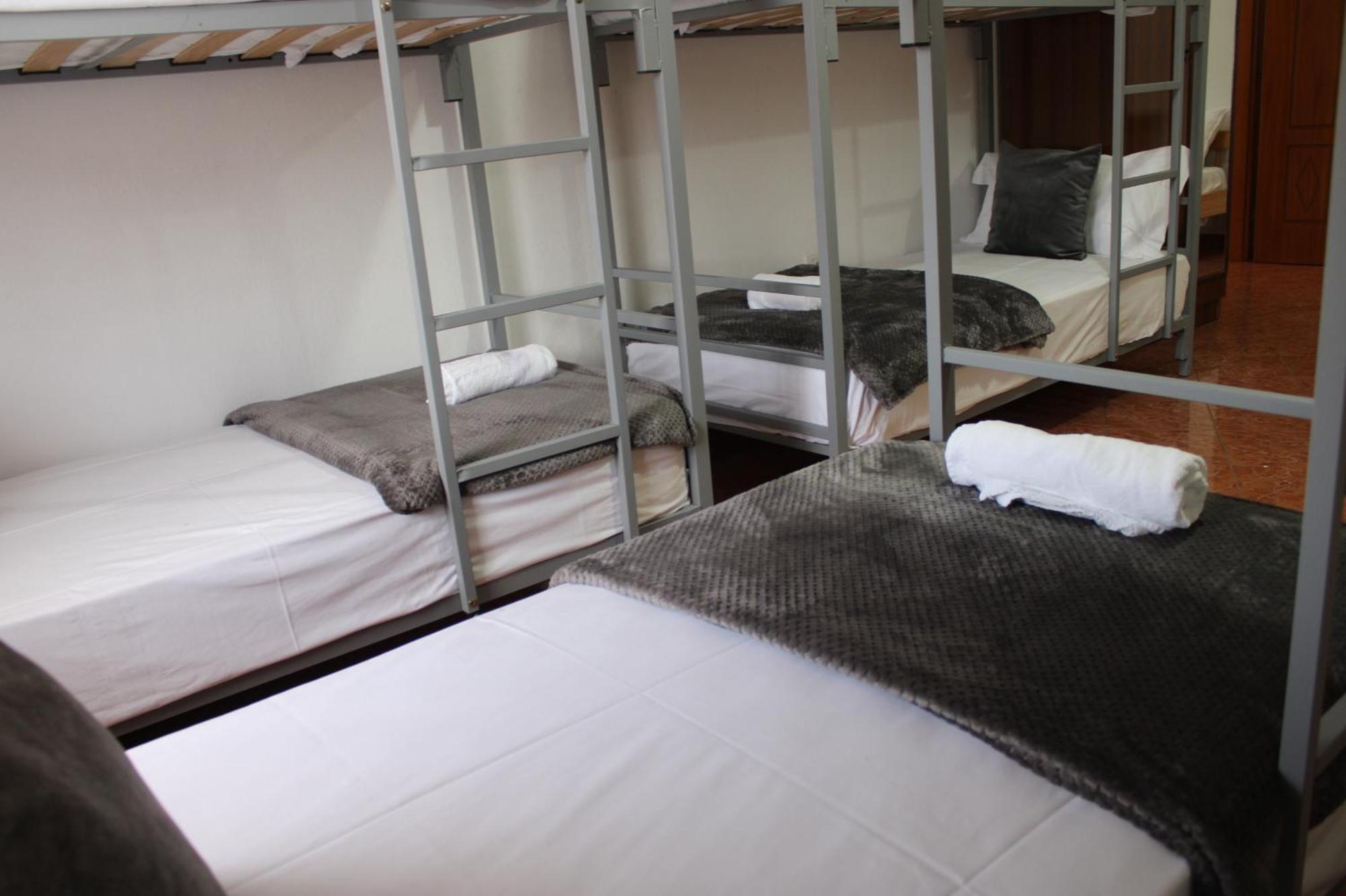 Crew Hostel Tirana Bagian luar foto