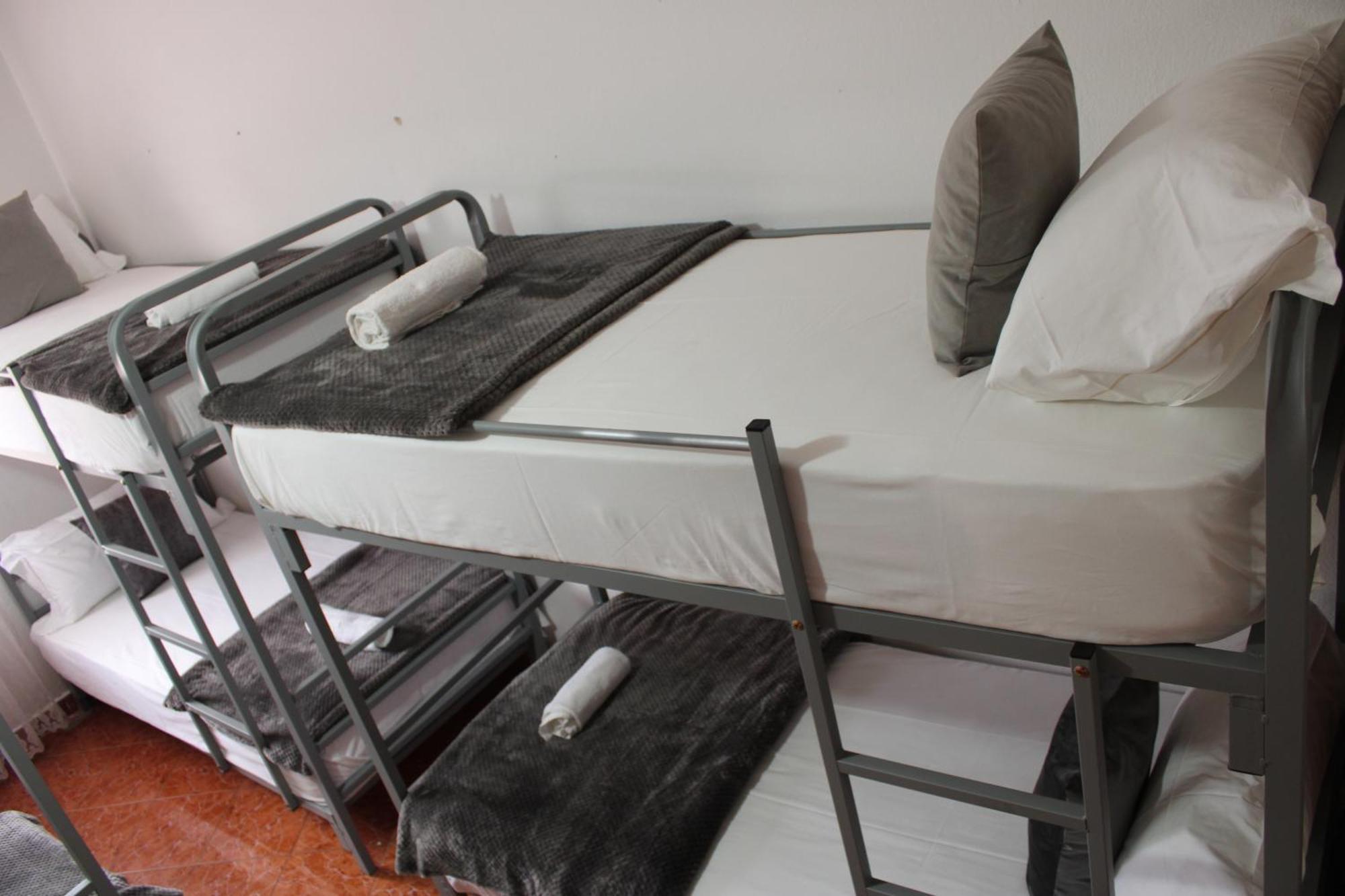 Crew Hostel Tirana Bagian luar foto