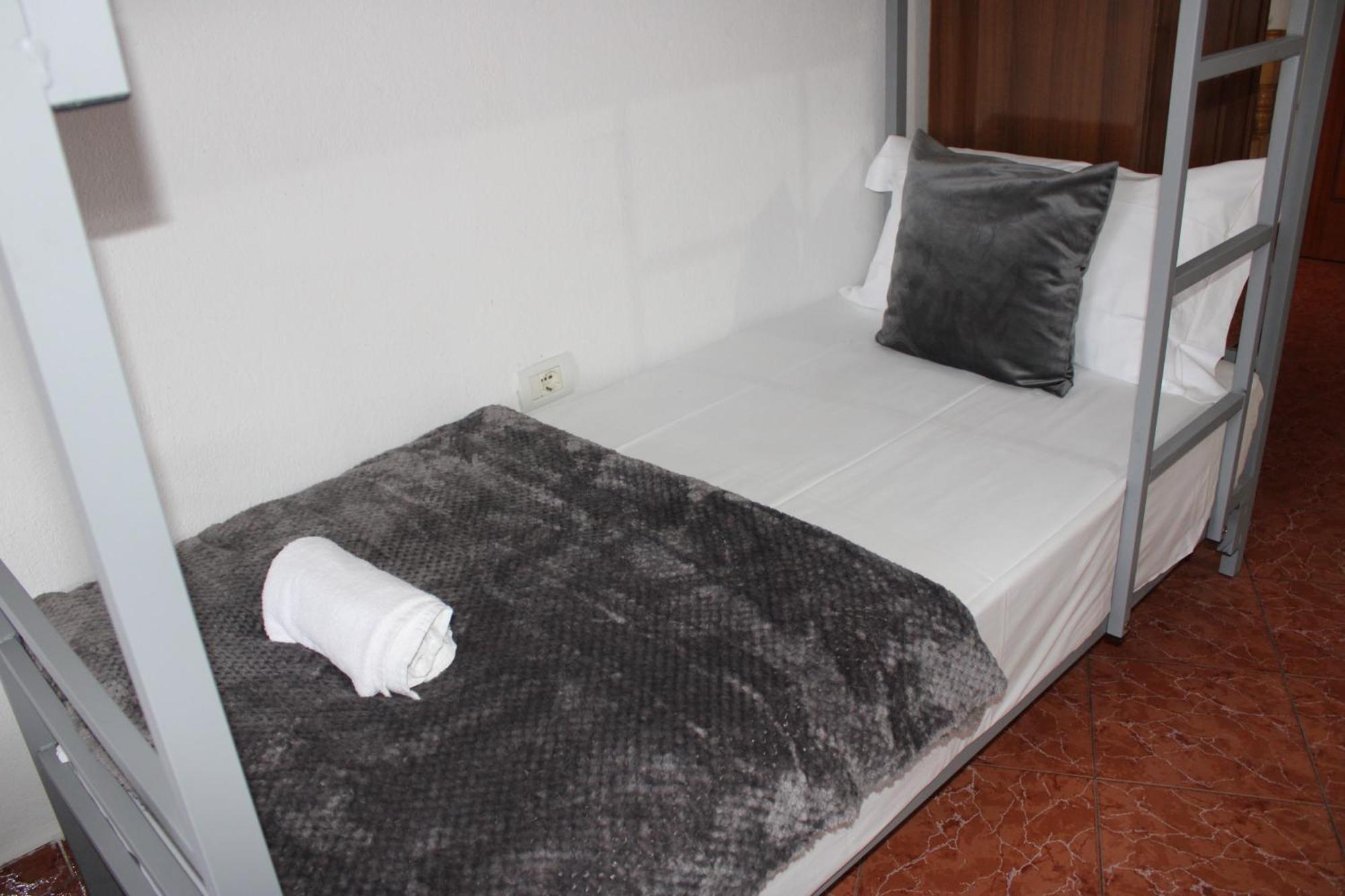 Crew Hostel Tirana Bagian luar foto