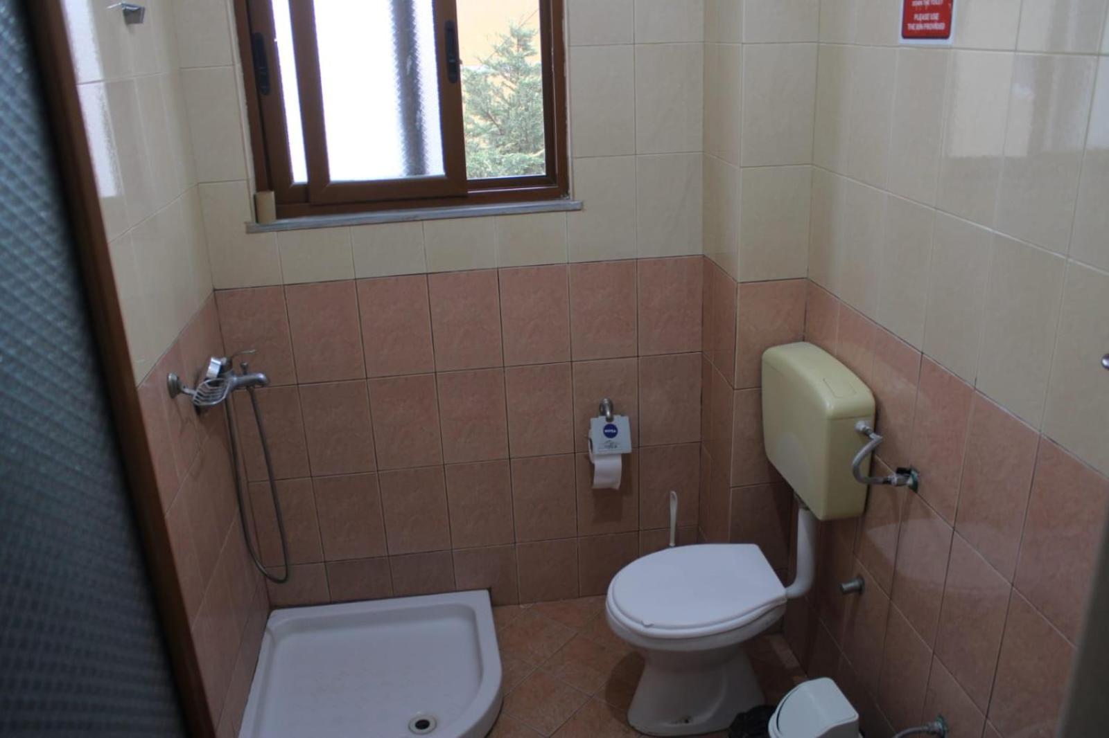 Crew Hostel Tirana Bagian luar foto