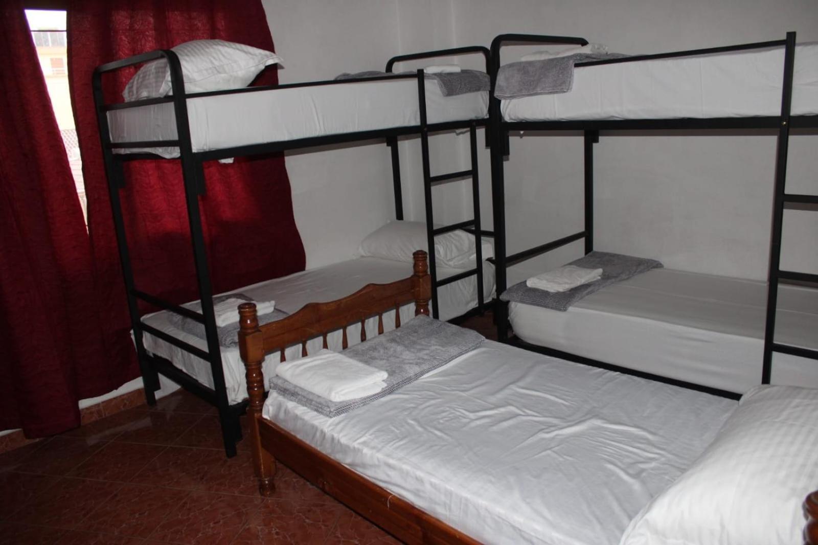 Crew Hostel Tirana Bagian luar foto