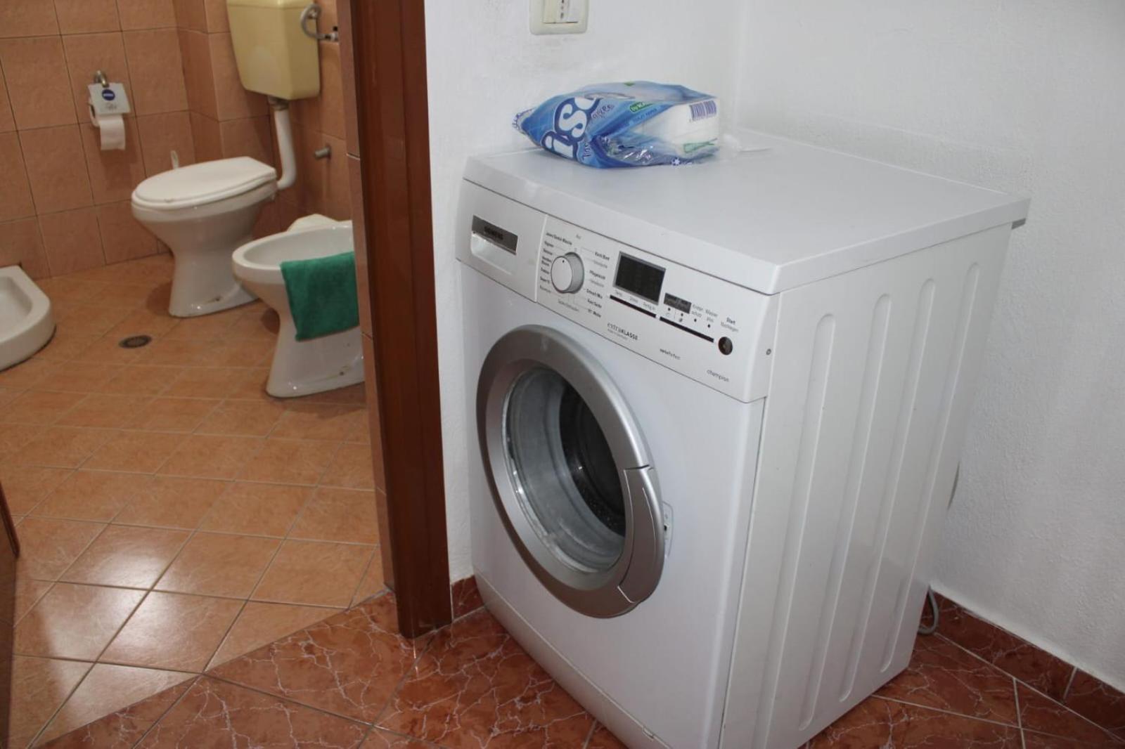 Crew Hostel Tirana Bagian luar foto