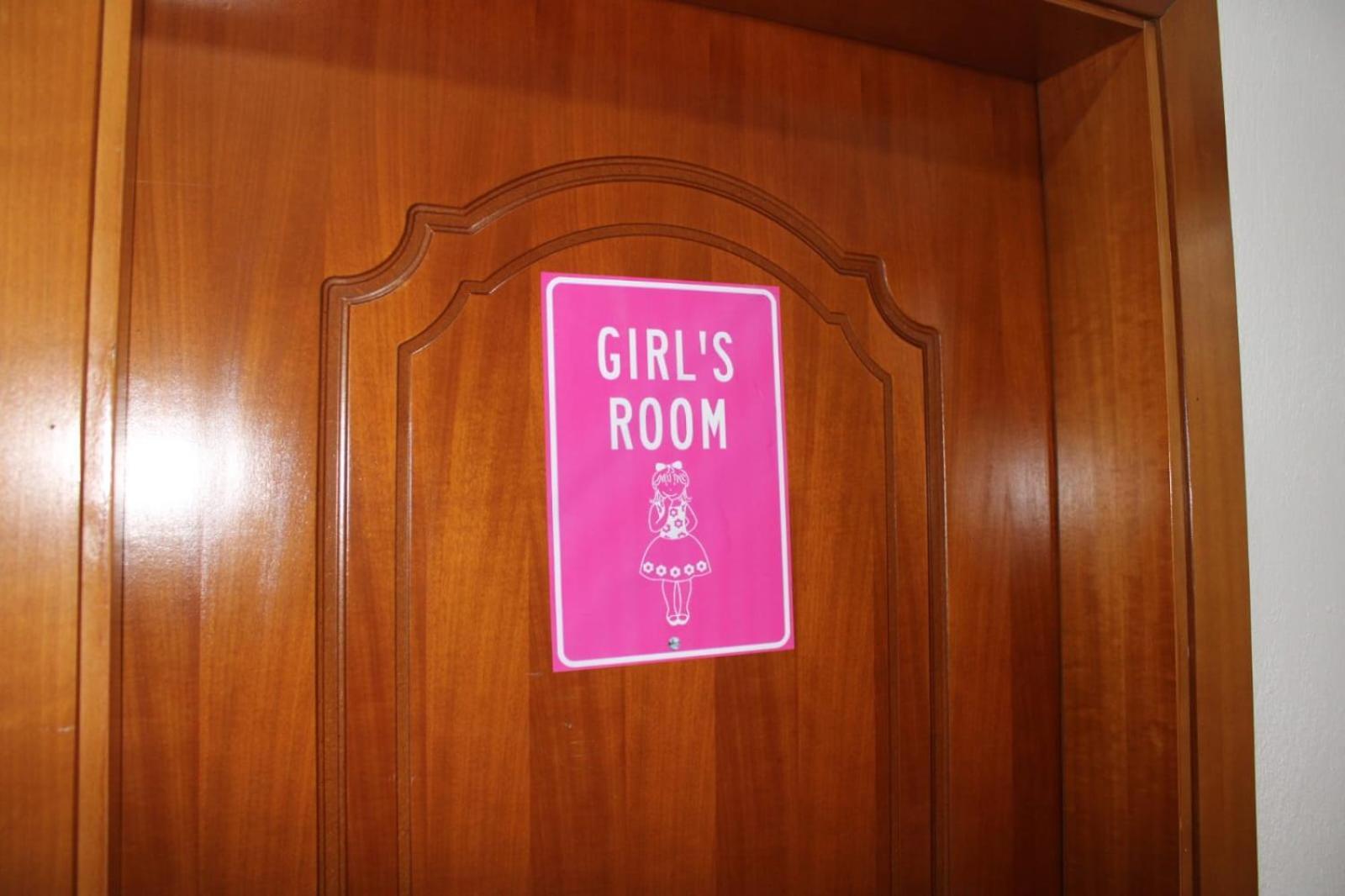 Crew Hostel Tirana Bagian luar foto